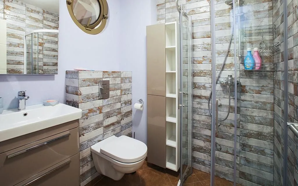 Izdavanje, trosoban stan, 198m², Budva, Crna Gora