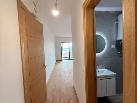 Sale, one bedroom apartment, 43m², Bečići, Budva - image 3