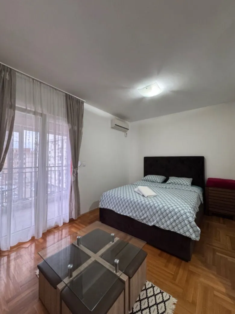 Izdavanje, jednosoban stan, 28m², Stari Aerodrom, Podgorica