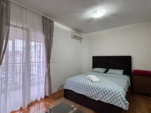 Izdavanje, jednosoban stan, 28m², Stari Aerodrom, Podgorica