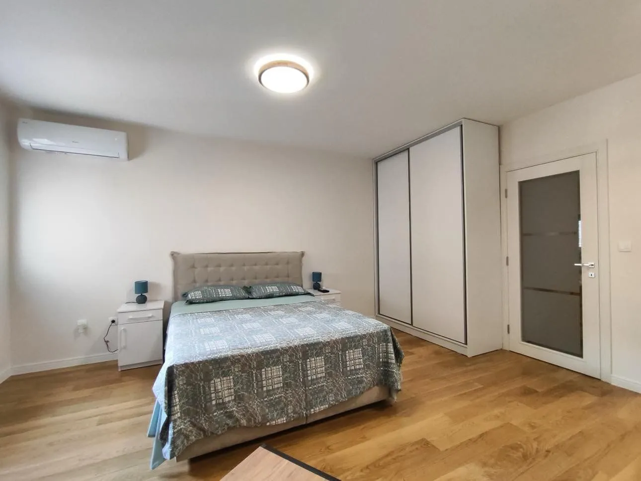 Izdavanje, garsonjera, 33m², Central Point, Podgorica