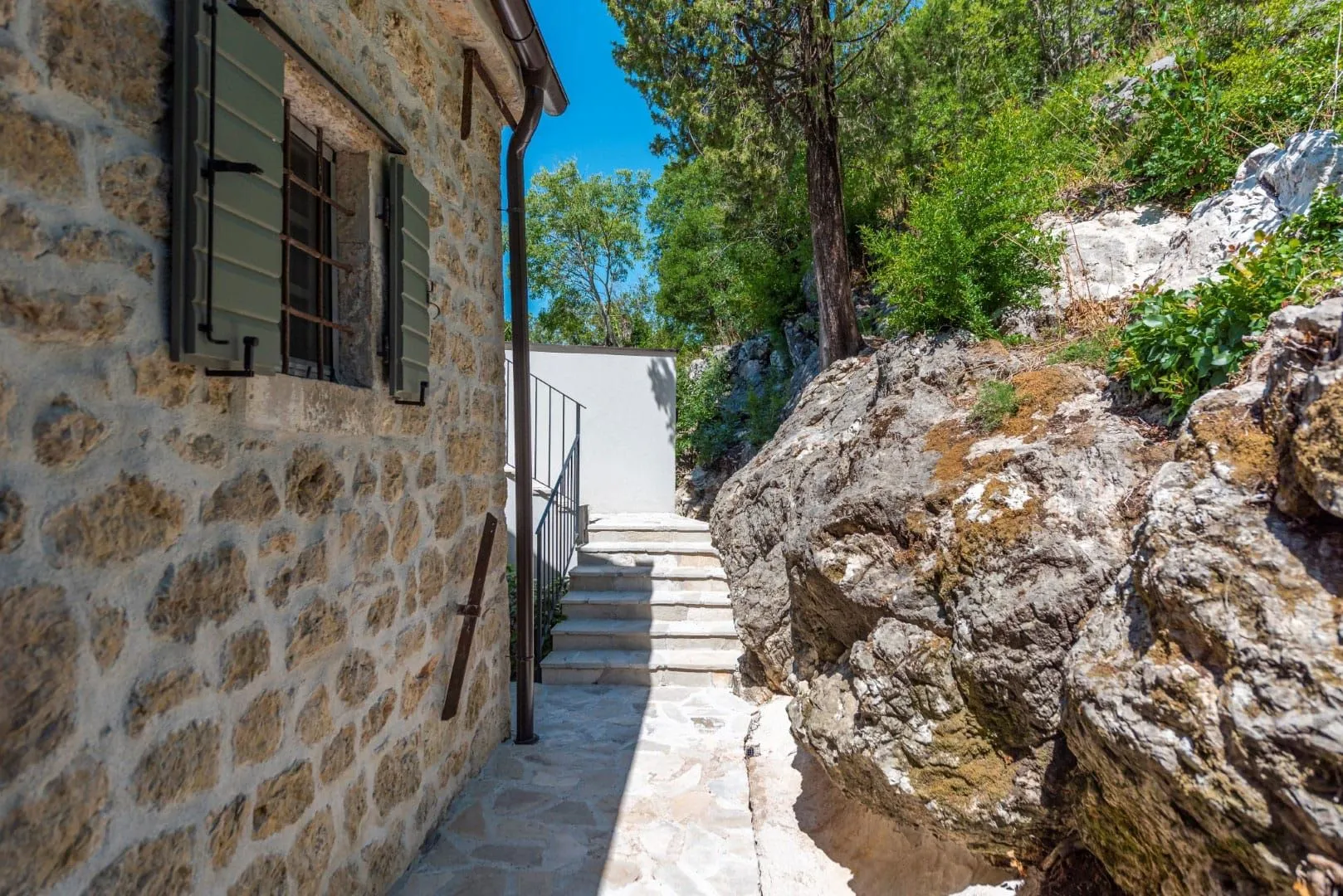 Prodaja, četvorosoban stan, 2000m², Trebešin, Herceg Novi