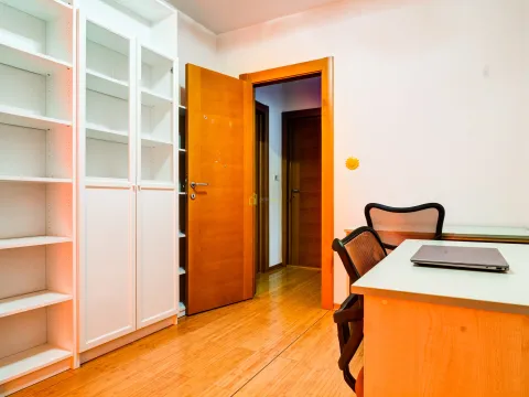 Izdavanje, trosoban stan, 120m², Momišići, Podgorica - image 19