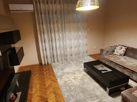 Izdavanje, jednosoban stan, 61m², Centar, Podgorica - image 1