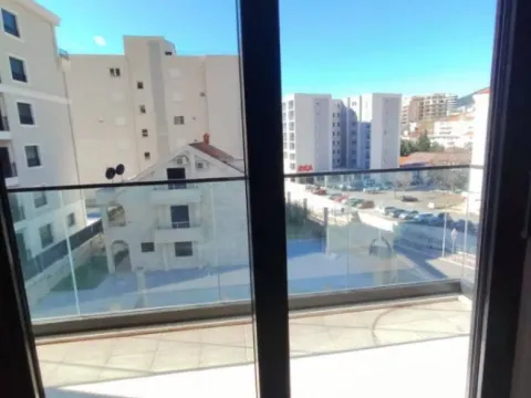 Sale, two bedroom apartment, 70m², Bečići, Budva - image 2