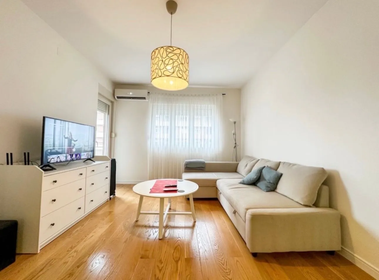 Izdavanje, jednosoban stan, 49m², Central Point, Podgorica