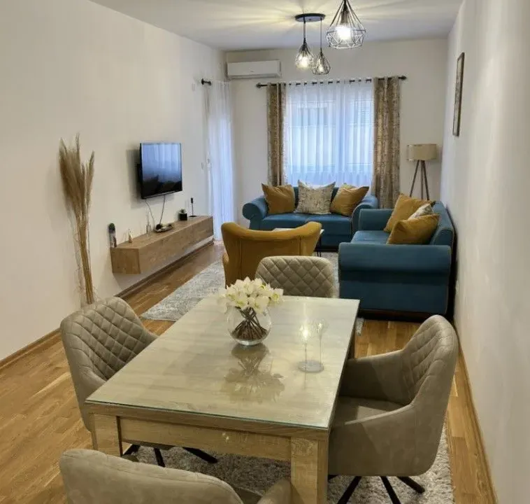 Izdavanje, dvosoban stan, 70m², Tuški Put, Podgorica