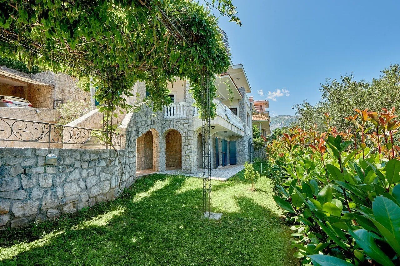 Sale, house, 235m², Kostanjica, Kotor
