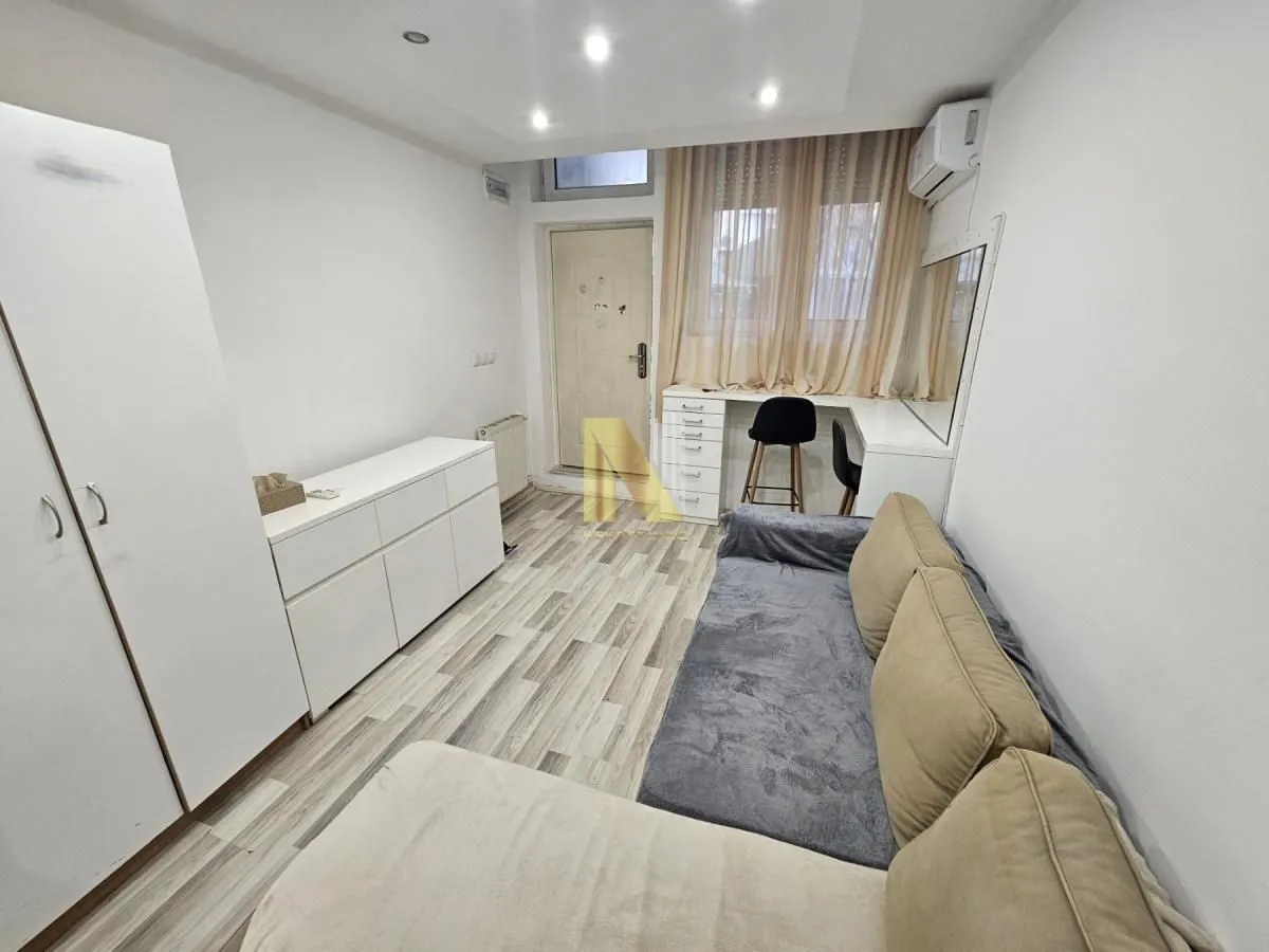 Izdavanje, garsonjera, 18m², Centar, Novi Sad