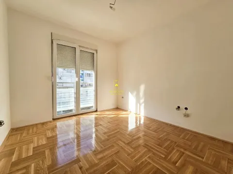Sale, two bedroom apartment, 73m², Dalmatinska ulica, Podgorica - image 4