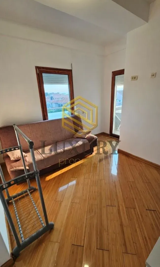 Izdavanje, dvosoban stan, 64m², Stari Aerodrom, Podgorica