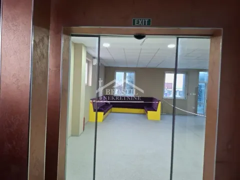 Izdavanje, poslovni prostor, 400m², Ledine, Beograd - image 12