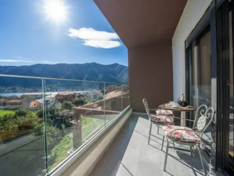 Izdavanje, jednosoban stan, 52m², Dobrota, Kotor - image 3