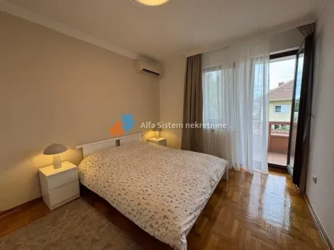 Rent, four bedroom apartment, 163m², Savski Venac, Beograd - image 22
