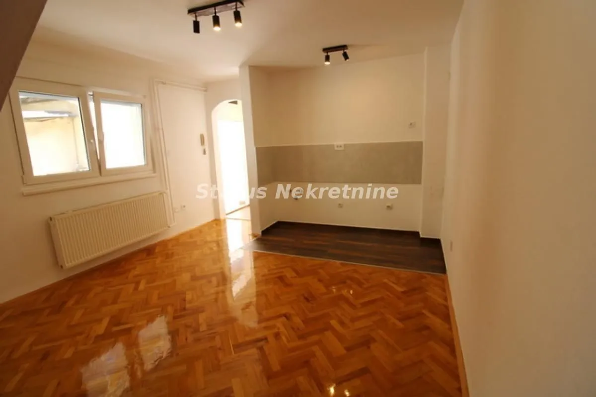 Prodaja, garsonjera, 24m², Centar, Novi Sad