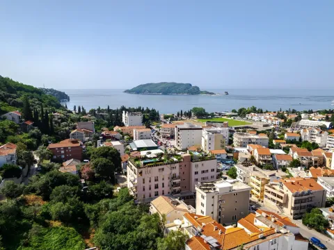 Izdavanje, trosoban stan, 400m², Budva, Crna Gora - image 10