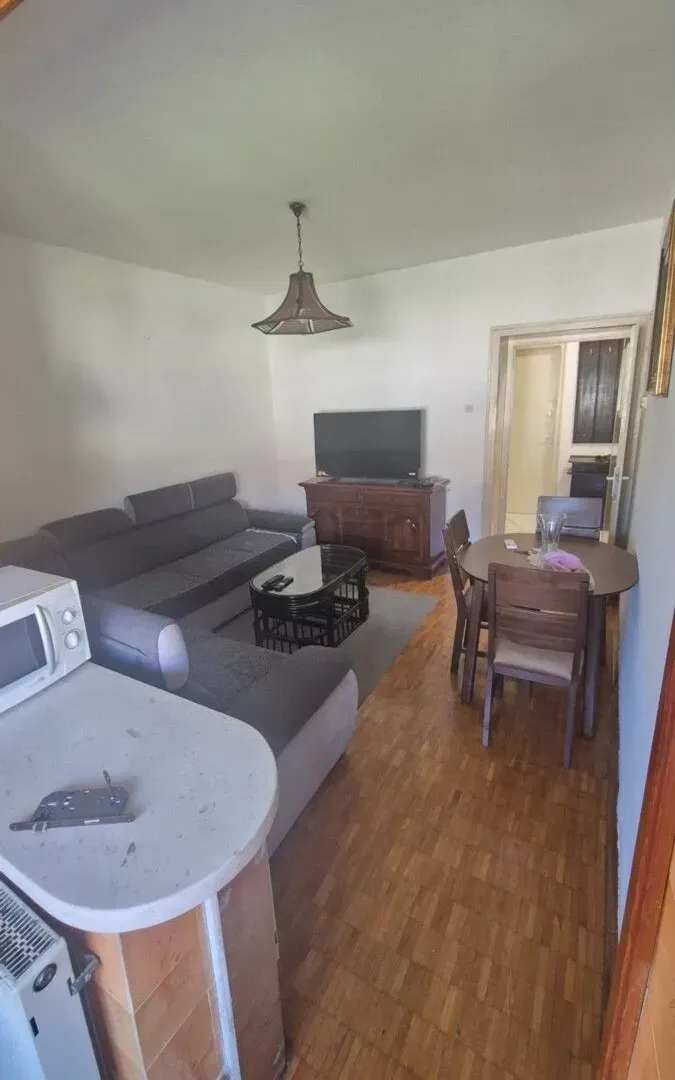 Izdavanje, dvosoban stan, 80m², Centar, Podgorica