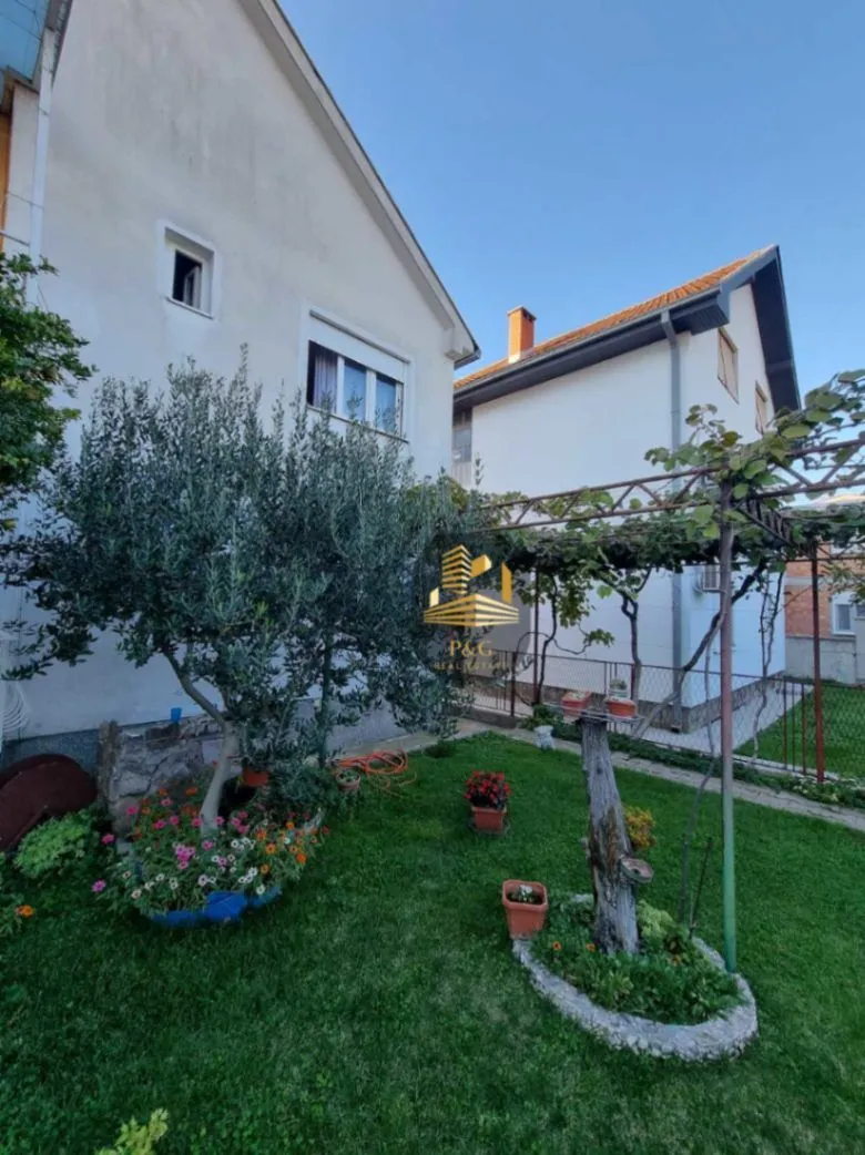 Prodaja, kuća, 250m², Stari Aerodrom, Podgorica