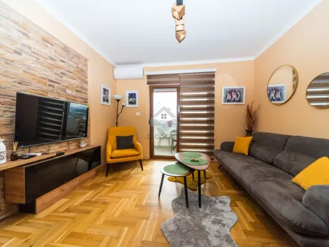 Rent, two bedroom apartment, 65m², City Kvart, Podgorica - image 2