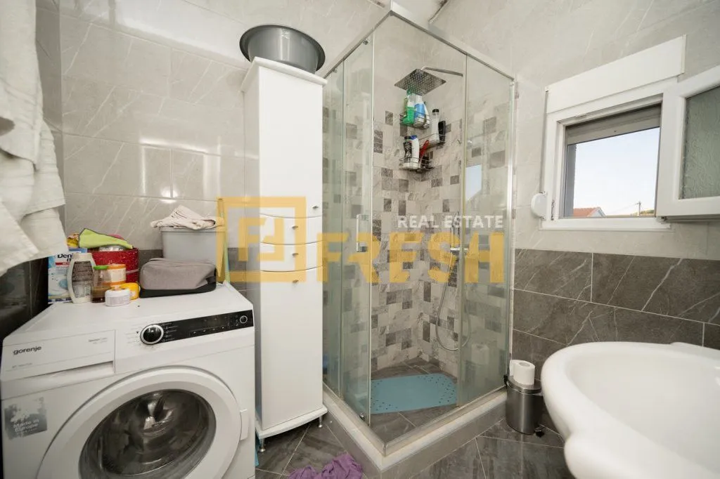 Prodaja, kuća, 250m², Zagorič, Podgorica