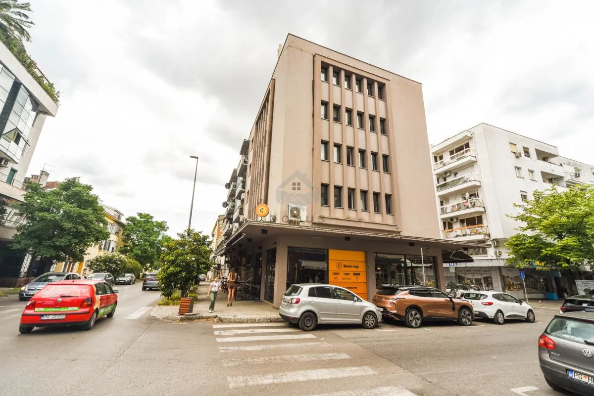 Prodaja, dvosoban stan, 78m², Centar, Podgorica