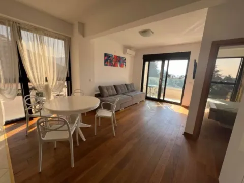 Izdavanje, jednosoban stan, 52m², Budva, Crna Gora