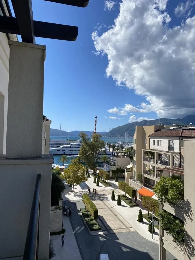 Prodaja, jednosoban stan, 76m², Tivat, Crna Gora