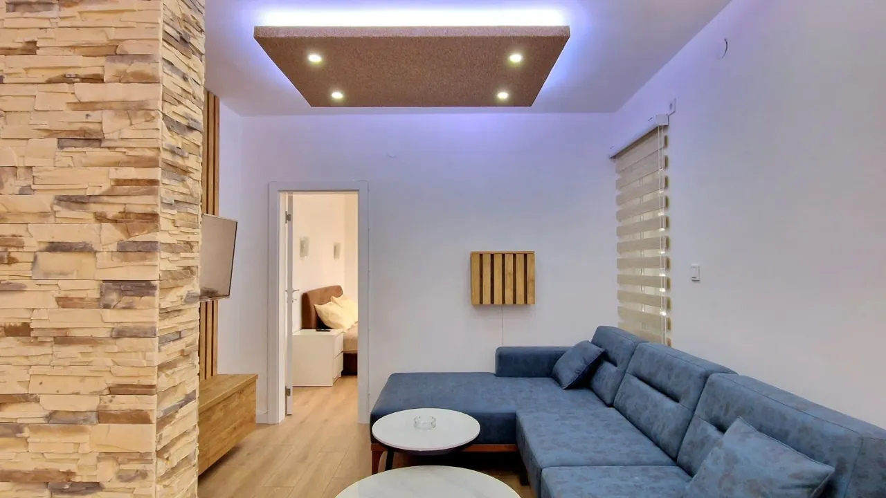 Izdavanje, dvosoban stan, 70m², Bečići, Budva