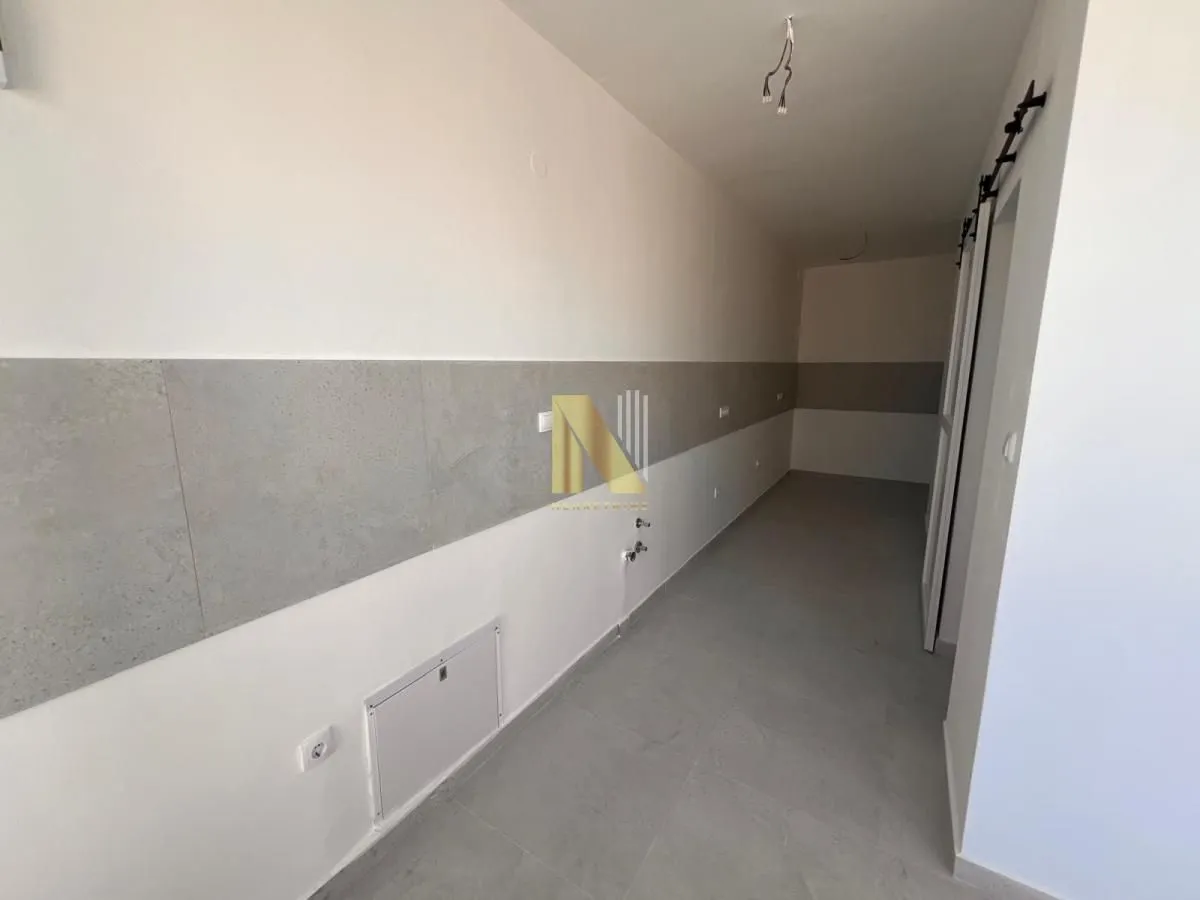 Prodaja, četvorosoban stan, 224m², Telep, Novi Sad Sve Podlokacije
