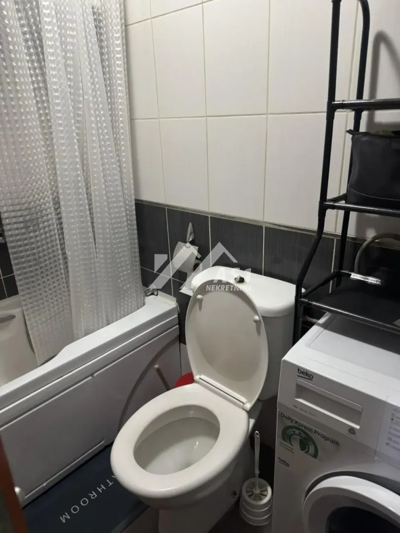Izdavanje, jednosoban stan, 38m², Rotkvarija, Novi Sad Sve Podlokacije
