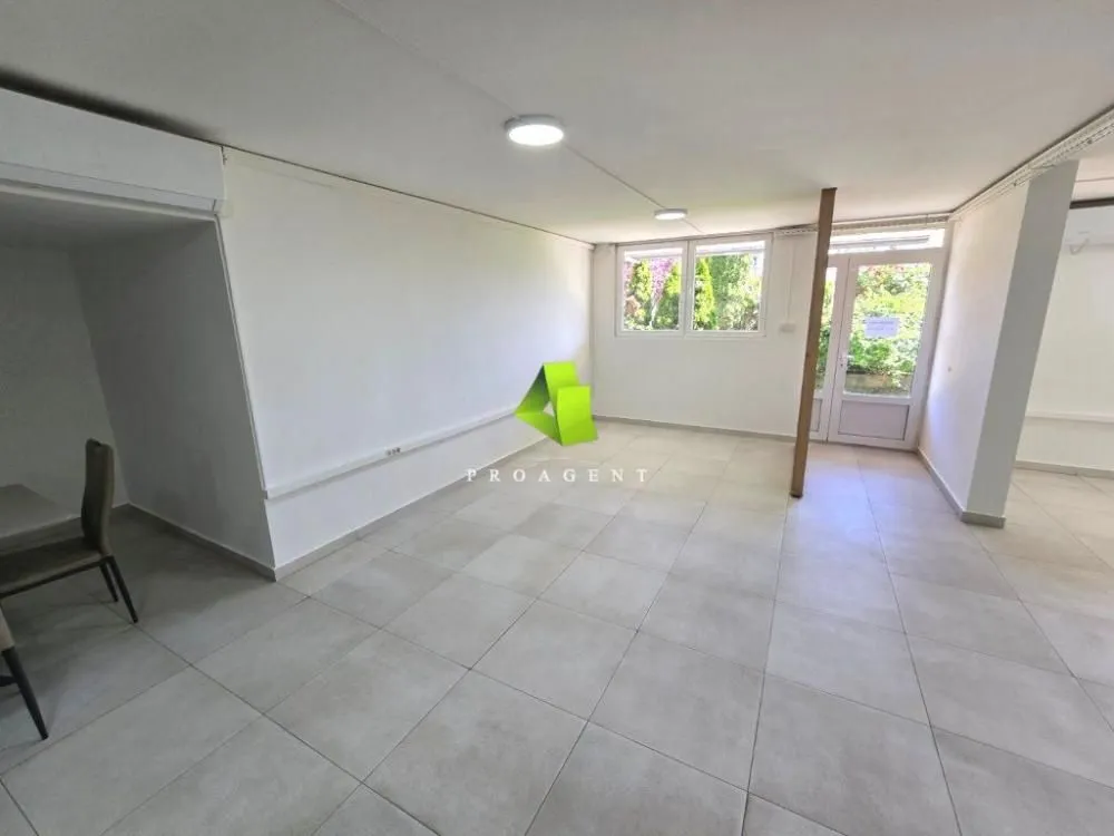 Rent, office space, 110m², Medijana, Niš