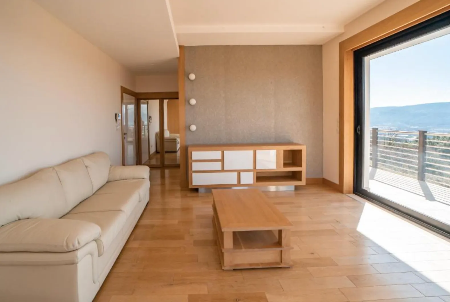 Rent, house, 300m², Dub, Kotor