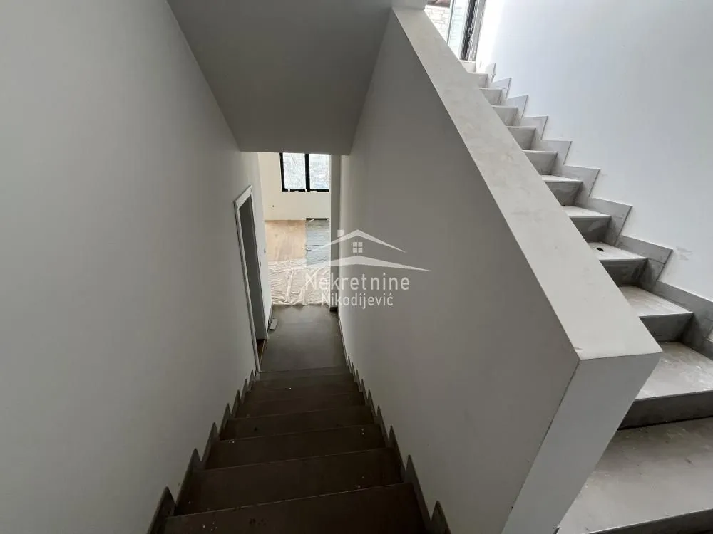 Prodaja, stan, 230m², Zemun Sve Podlokacije, Beograd
