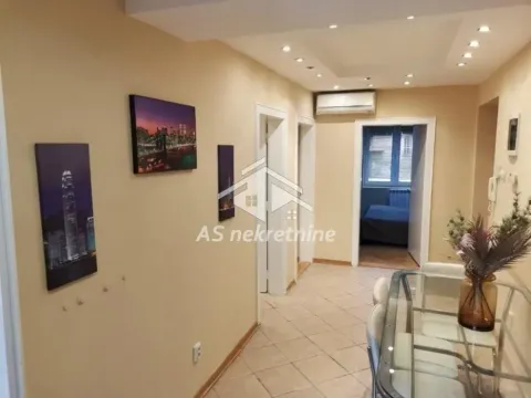 Izdavanje, trosoban stan, 72m², Stari Grad, Beograd - image 14