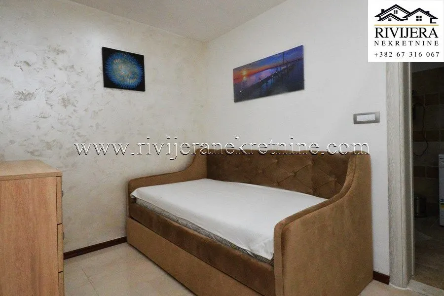Sale, two bedroom apartment, 64m², Dobrota, Kotor