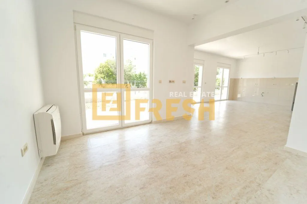 Sale, house, 400m², Bar, Crna Gora