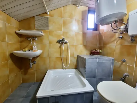 Rent, two bedroom apartment, 60m², Budva, Crna Gora - image 12