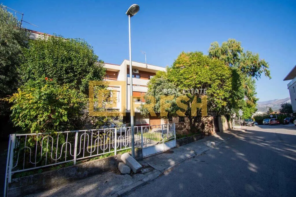 Prodaja, kuća, 210m², Gorica C, Podgorica