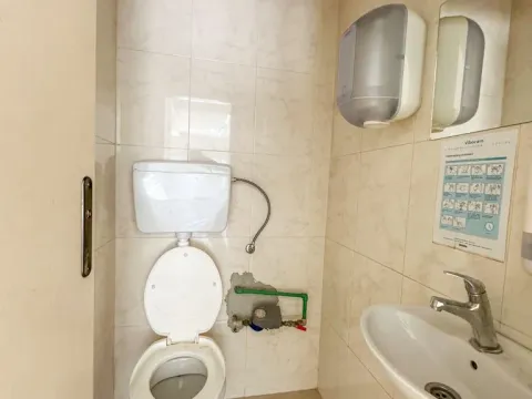 Rent, office space, 30m², Stari Aerodrom, Podgorica - image 4