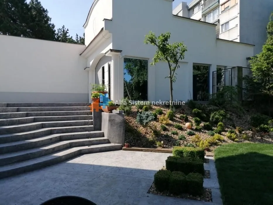Rent, house, 365m², Uciteljsko Naselje, Zvezdara Sve Podlokacije