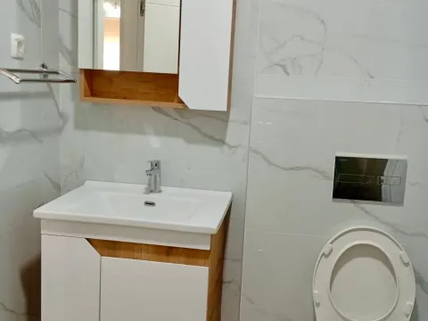 Izdavanje, jednosoban stan, 47m², Centar, Bar - image 6