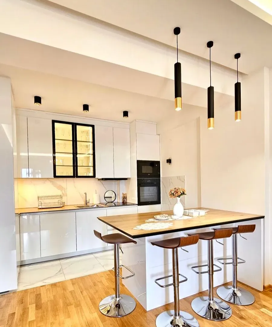 Izdavanje, dvosoban stan, 88m², Stara Varoš, Podgorica