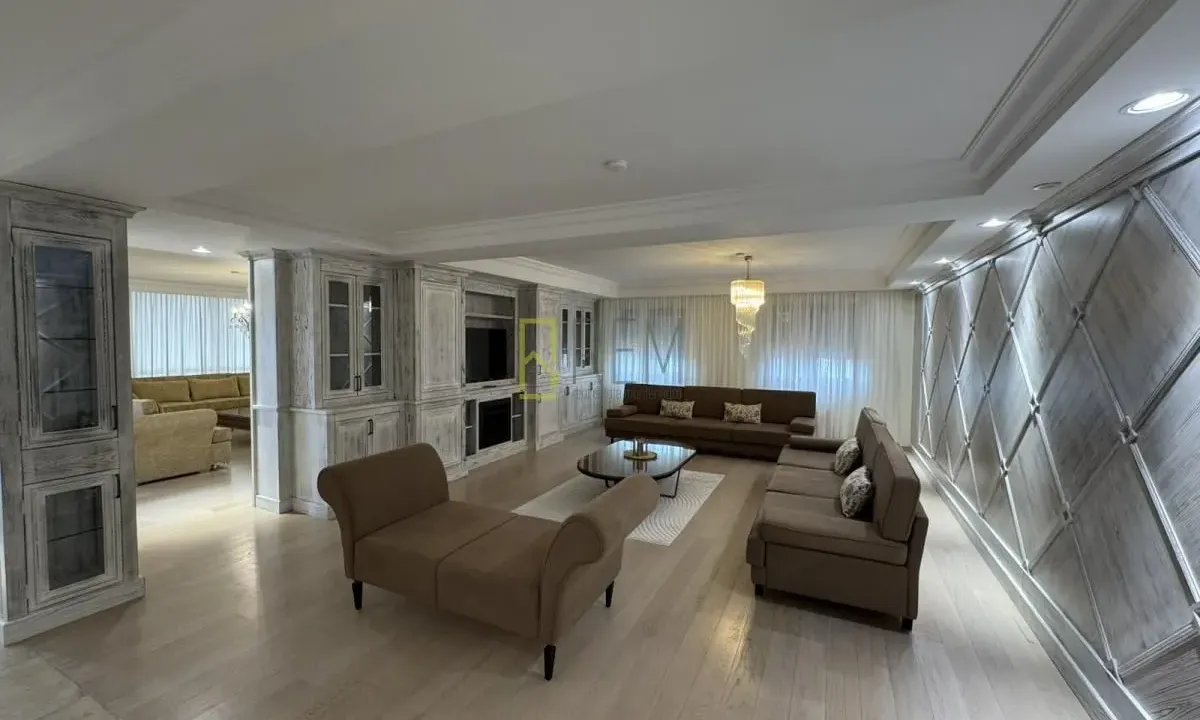 Izdavanje, trosoban stan, 263m², Gorica C, Podgorica