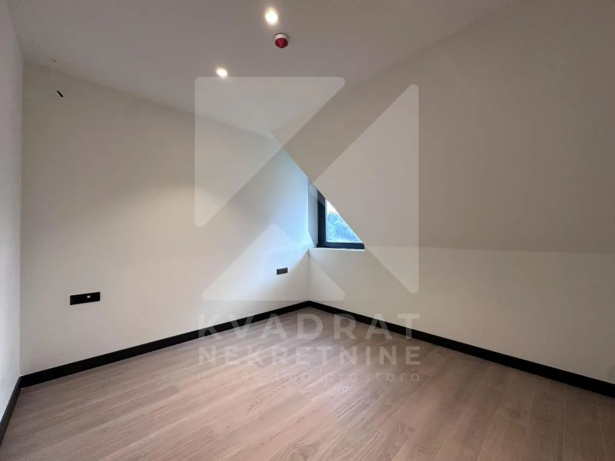 Prodaja, četvorosoban stan, 107m², Centar, Kolašin
