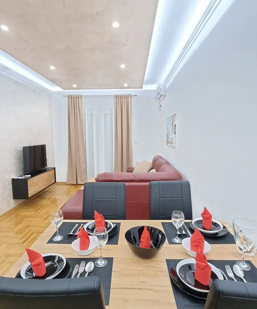 Izdavanje, jednosoban stan, 45m², Budva, Crna Gora