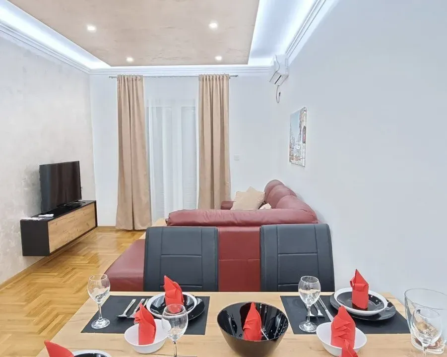 Izdavanje, jednosoban stan, 45m², Budva, Crna Gora