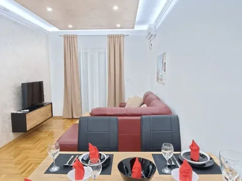 Izdavanje, jednosoban stan, 45m², Budva, Crna Gora