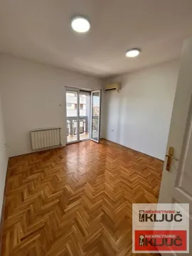 Izdavanje, jednosoban stan, 35m², Bulevar Evrope, Novi Sad Sve Podlokacije - image 2