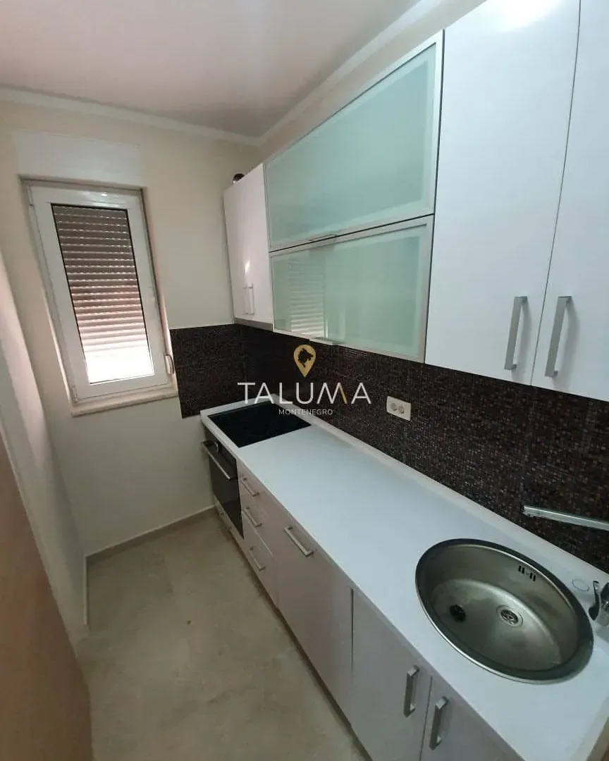 Izdavanje, dvosoban stan, 65m², Momišići, Podgorica