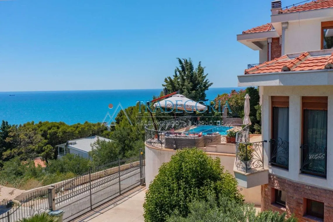 Prodaja, ugostiteljski objekat, 252m², Bar, Crna Gora